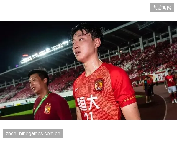 双中卫身高均无绝对优势，面对高中锋球队时，防线的选位预判和整体协作将弥补不足。